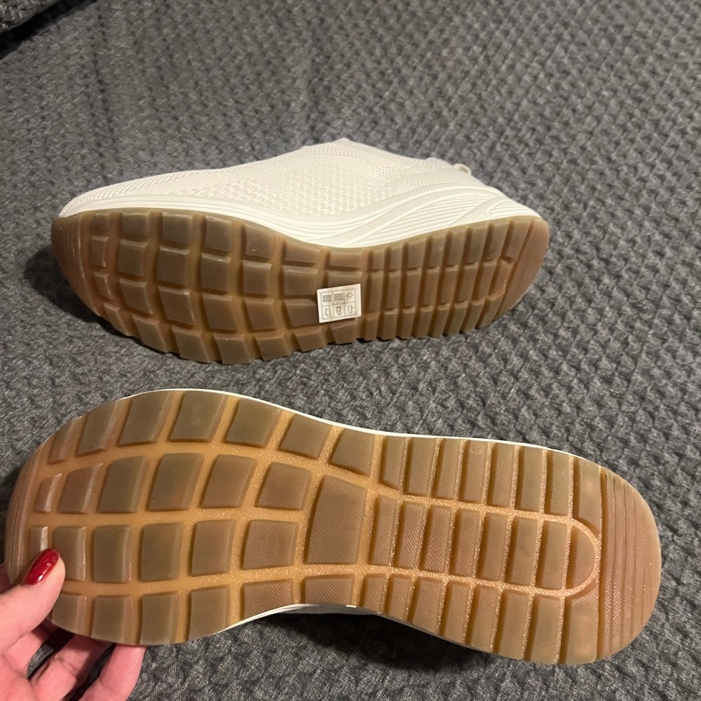Skechers sneakers worn once  size 19 slip in to comfort yet style - Picture 7 of 9